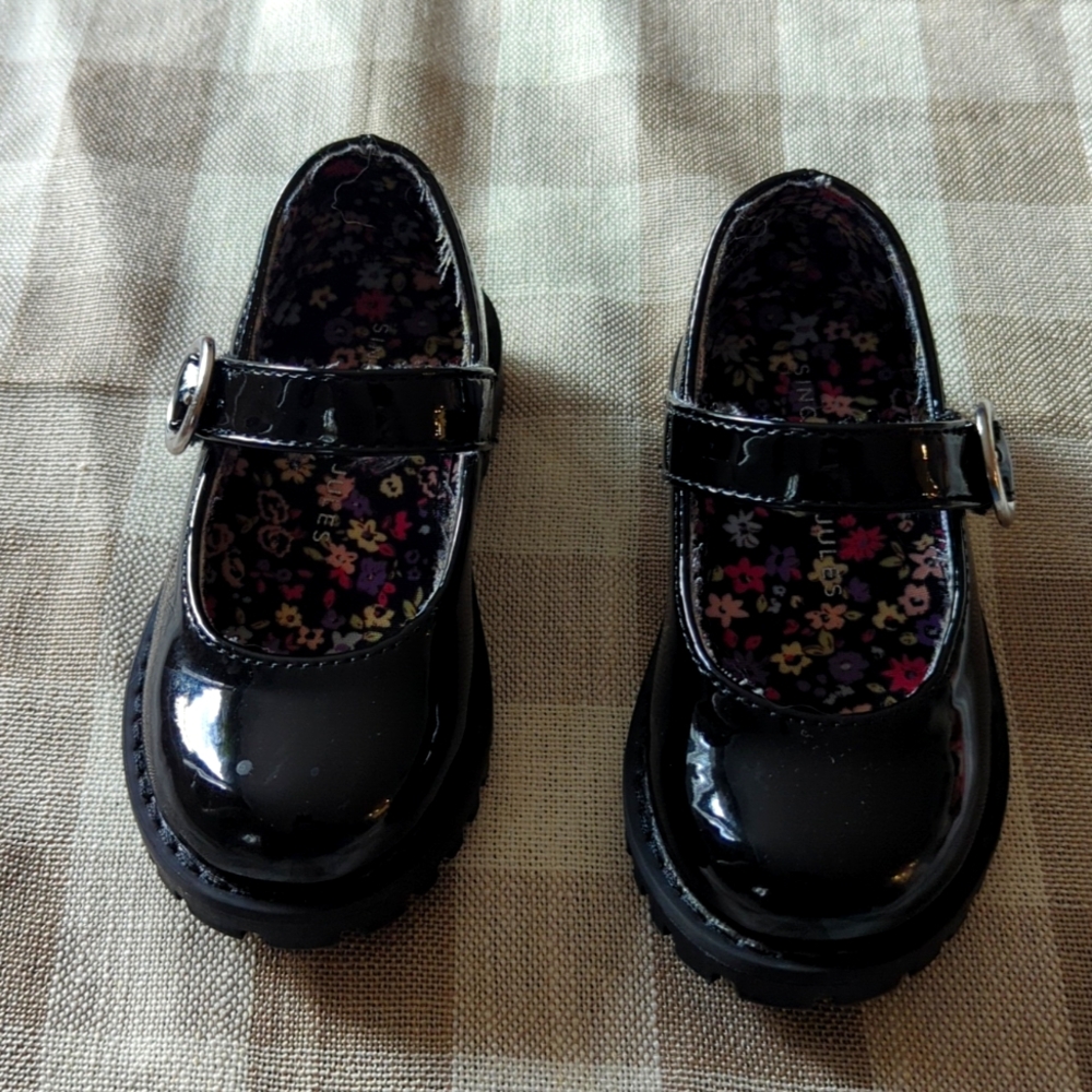 Size 6 Toddler black patent leather Mary janes Sincerely Jules girls holiday